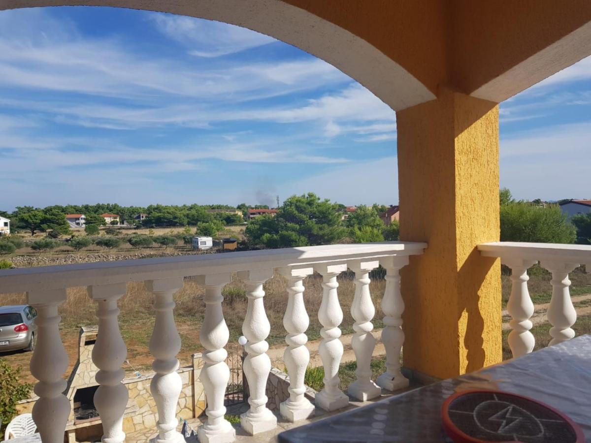 Apartmani Anna Vir Ngoại thất bức ảnh