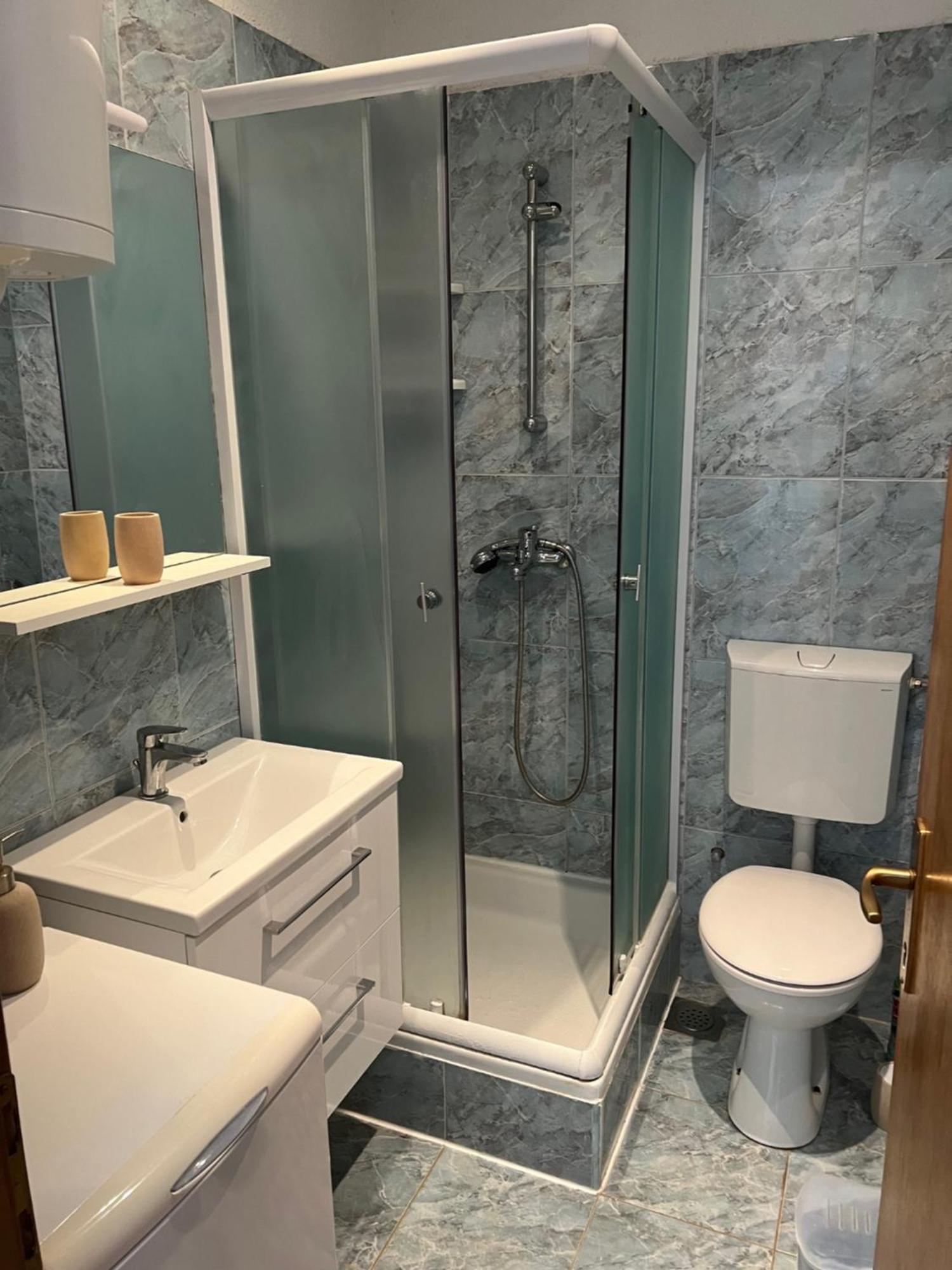 Apartmani Anna Vir Ngoại thất bức ảnh